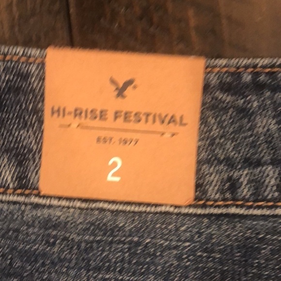 NEW AEO Distressed High Rise Embroidered Festival 100% Cotton Size 2 Jean Shorts - Picture 12 of 16
